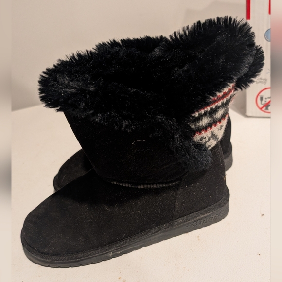 Muk Luks Black Ankle Boots with Patterned Cuff - Picture 1 of 3